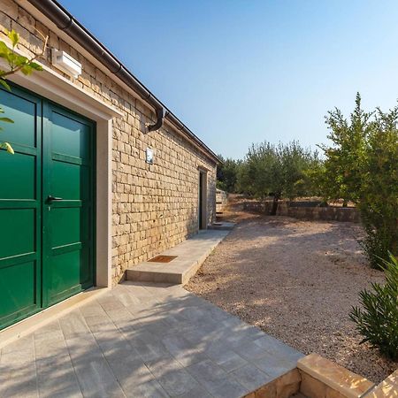 Villa Dubrava Tranquil Retreat Nestled In An Olive Grove For Serene Escapes Пучишча Экстерьер фото