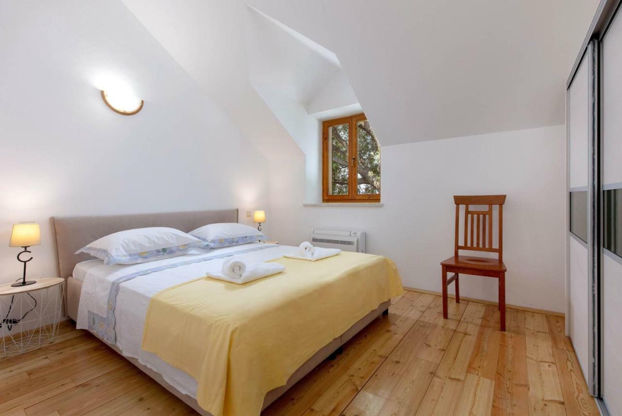 Villa Dubrava Tranquil Retreat Nestled In An Olive Grove For Serene Escapes Пучишча Экстерьер фото