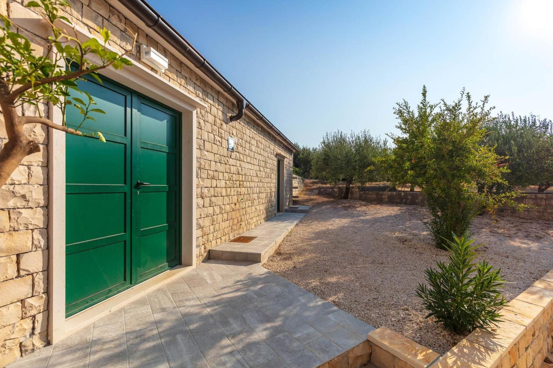 Villa Dubrava Tranquil Retreat Nestled In An Olive Grove For Serene Escapes Пучишча Экстерьер фото